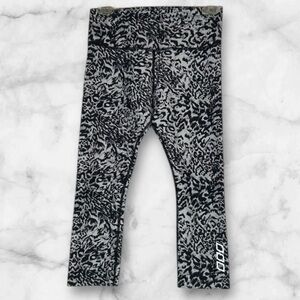 Lorna‎ Jane 3/4 Leggings  Black/Grey Animal Print with Back Zipper Pocket